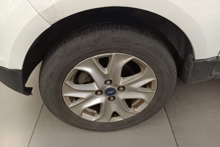 Used Ford EcoSport 2013 1.5L Automatic Fashion Model Left Front Wheel Hub