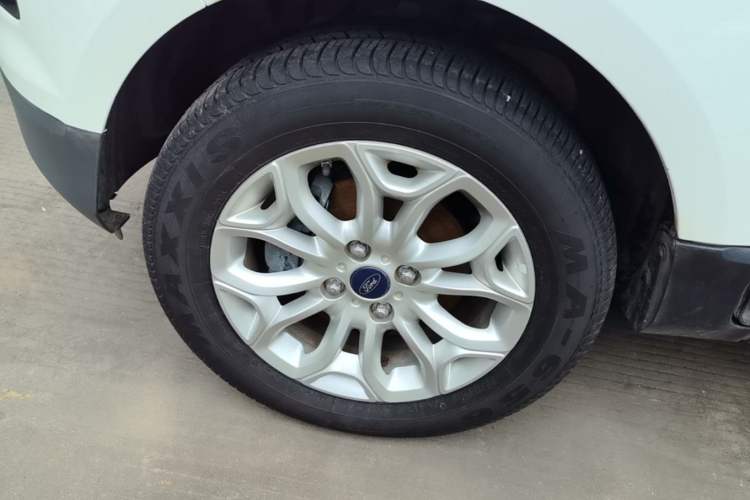 Used Ford EcoSport 2013 1.5L Automatic Prestige Model Left Front Wheel Hub