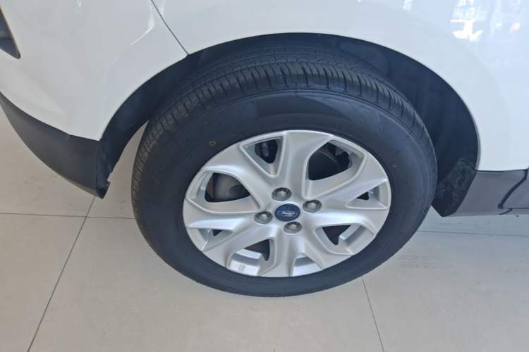 Used Ford EcoSport 2013 1.5L Automatic Fashion Model Left Front Wheel Hub