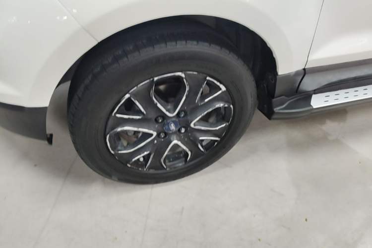 Used Ford EcoSport 2013 1.5L Automatic Fashion Model Left Front Wheel Hub