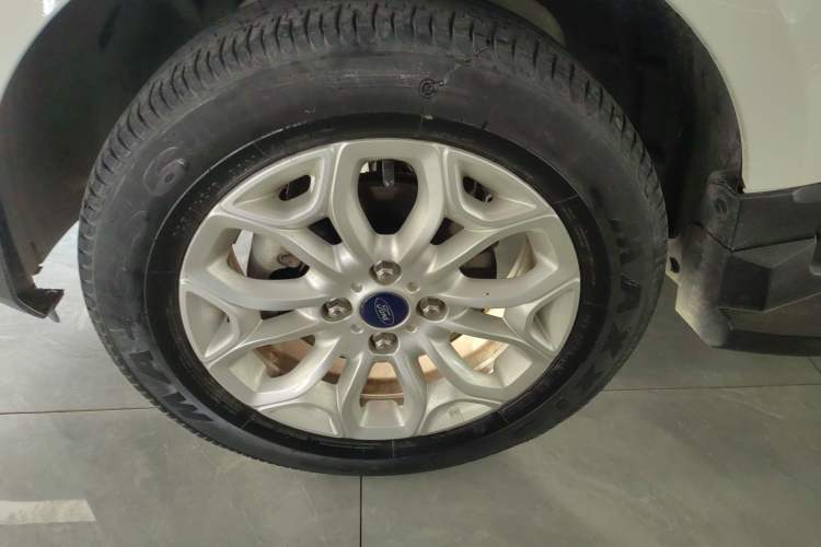 Used Ford EcoSport 2013 1.5L Automatic Prestige Model Left Front Wheel Hub