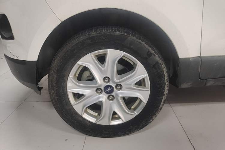 Used Ford EcoSport 2013 1.5L Automatic Fashion Model Left Front Wheel Hub