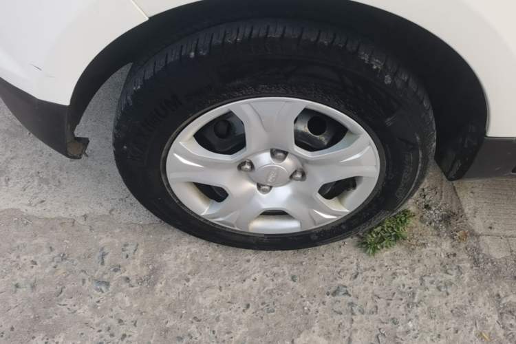 Used Ford EcoSport 2013 1.5L Manual Comfort Model Left Front Wheel Hub