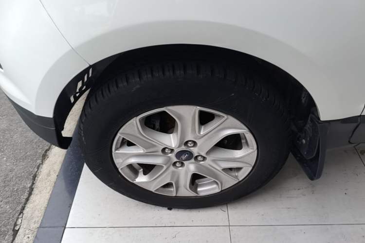 Used Ford EcoSport 2013 1.5L Automatic Fashion Model Left Front Wheel Hub