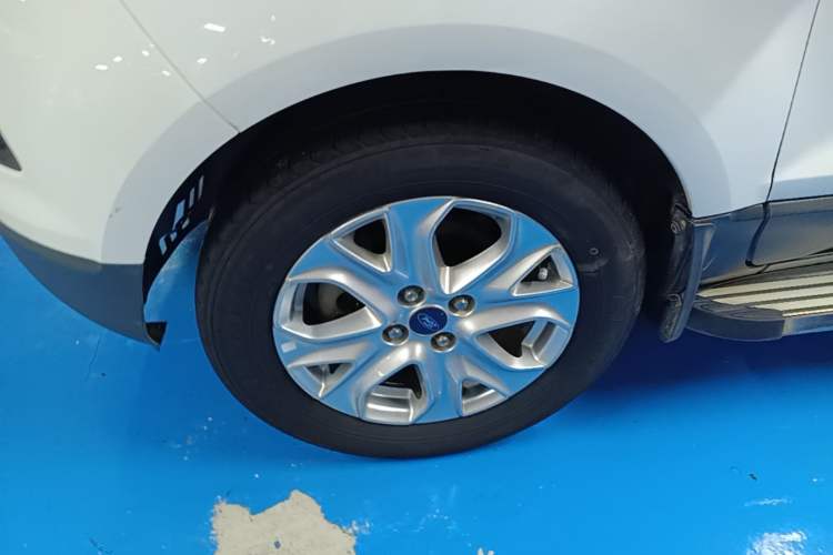 Used Ford EcoSport 2013 1.5L Manual Fashion Model Left Front Wheel Hub