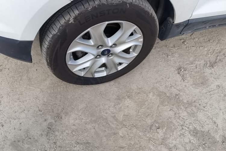Used Ford EcoSport 2013 1.5L Automatic Fashion Model Left Front Wheel Hub