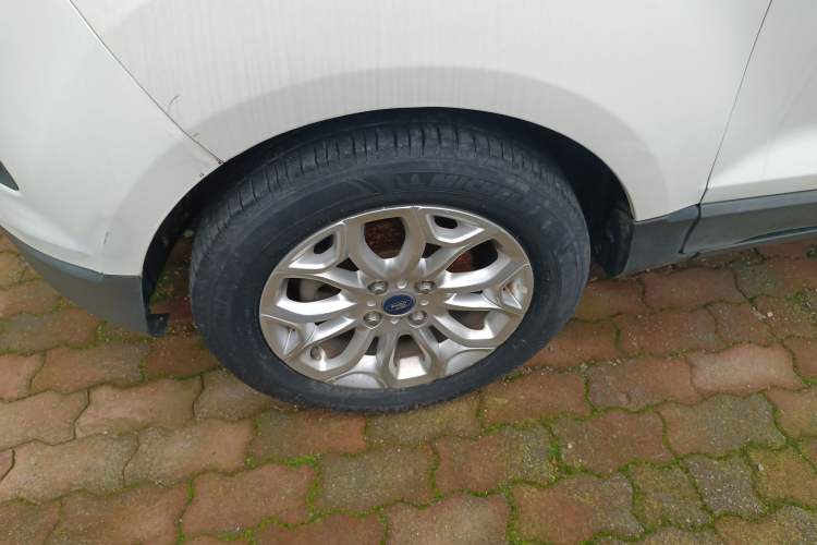 Used Ford EcoSport 2013 1.0L GTDi Manual Luxury Model Left Front Wheel Hub