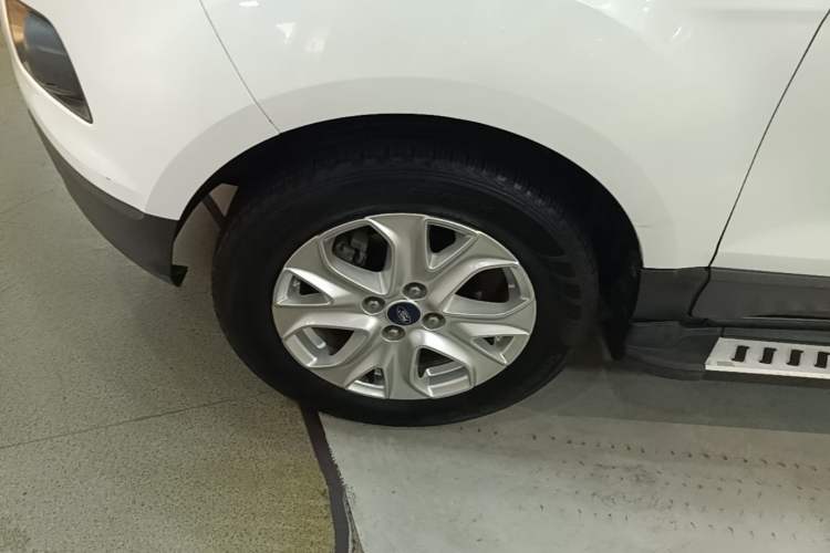 Used Ford EcoSport 2013 1.5L Automatic Fashion Model Left Front Wheel Hub
