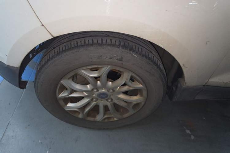 Used Ford EcoSport 2013 1.5L Manual Luxury Model Left Front Wheel Hub