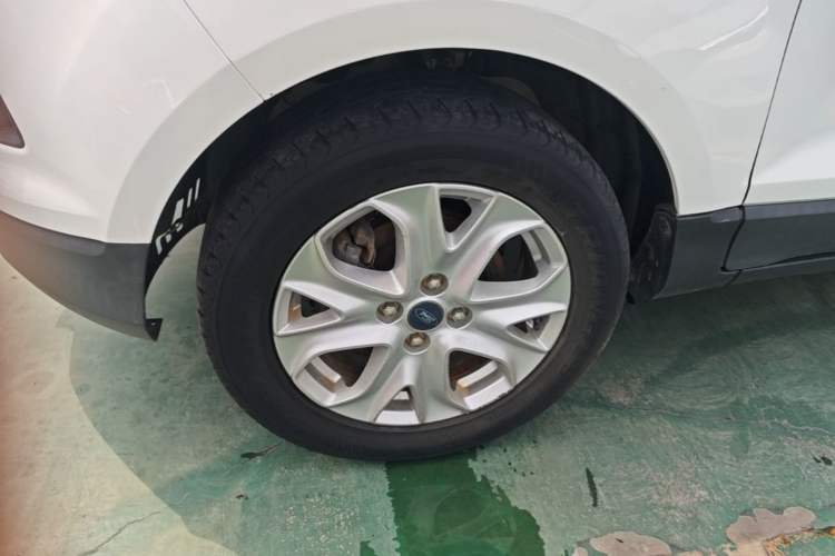 Used Ford EcoSport 2013 1.5L Manual Fashion Model Left Front Wheel Hub