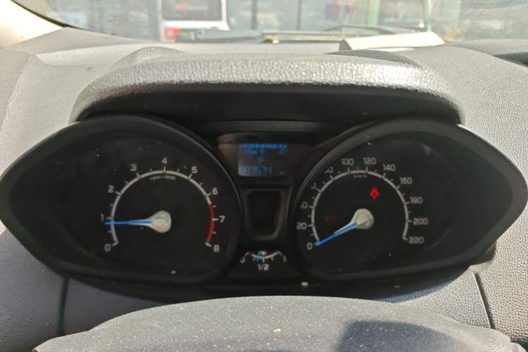 Used Ford EcoSport 2013 1.5L Automatic Fashion Model Odometer Close Up