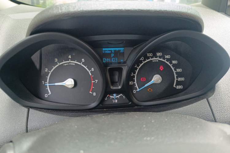 Used Ford EcoSport 2013 1.5L Automatic Fashion Model Odometer Close Up