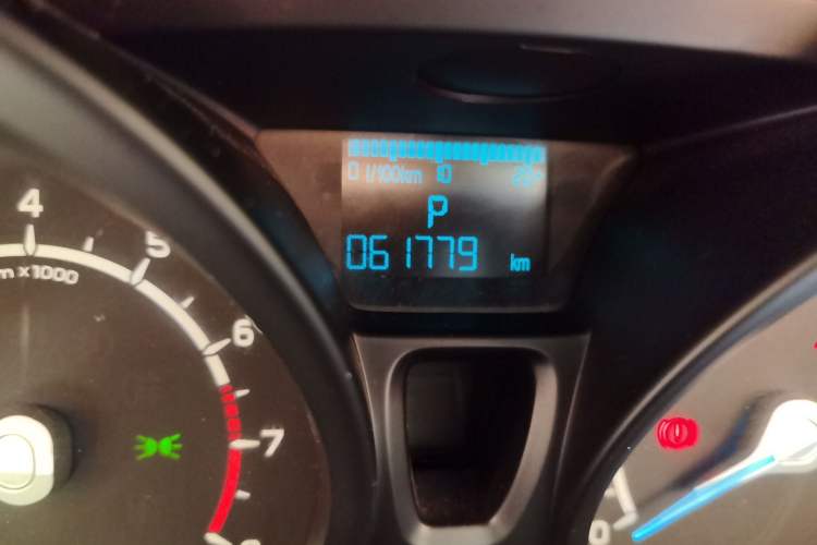 Used Ford EcoSport 2013 1.5L Automatic Fashion Model Odometer Close Up
