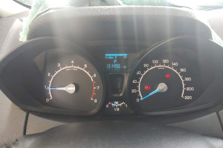 Used Ford EcoSport 2013 1.5L Automatic Fashion Model Odometer Close Up