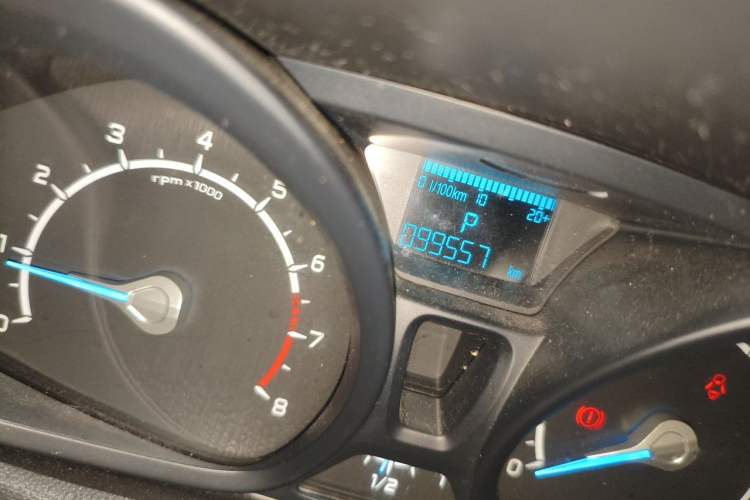 Used Ford EcoSport 2013 1.5L Automatic Fashion Model Odometer Close Up