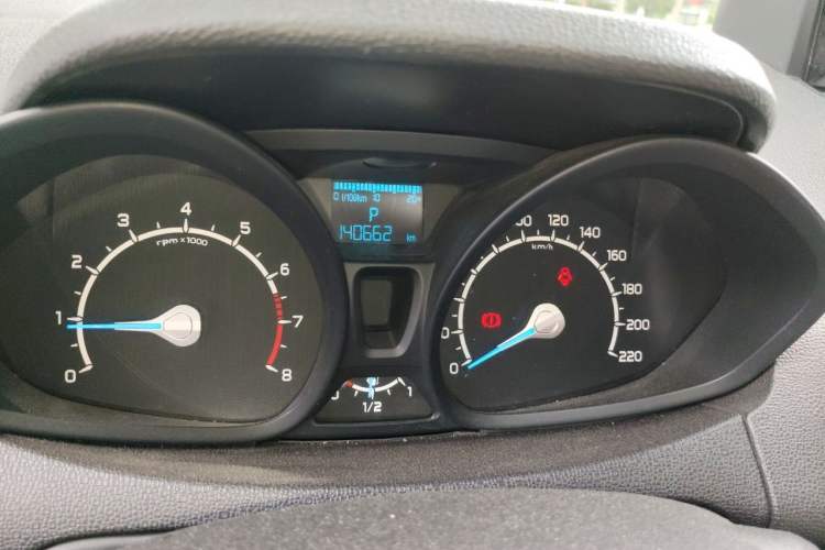 Used Ford EcoSport 2013 1.5L Automatic Fashion Model Odometer Close Up