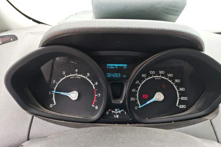 Used Ford EcoSport 2013 1.5L Manual Fashion Model Odometer Close Up