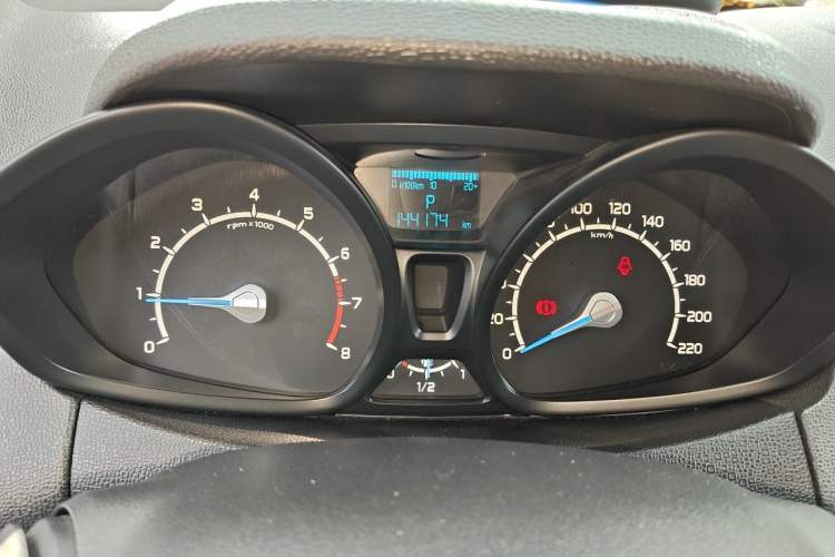 Used Ford EcoSport 2013 1.5L Automatic Fashion Model Odometer Close Up