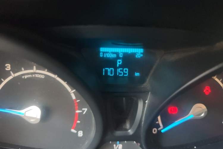 Used Ford EcoSport 2013 1.5L Automatic Fashion Model Odometer Close Up