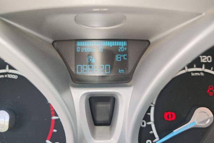 Used Ford EcoSport 2013 1.0L GTDi Manual Luxury Model Odometer Close Up