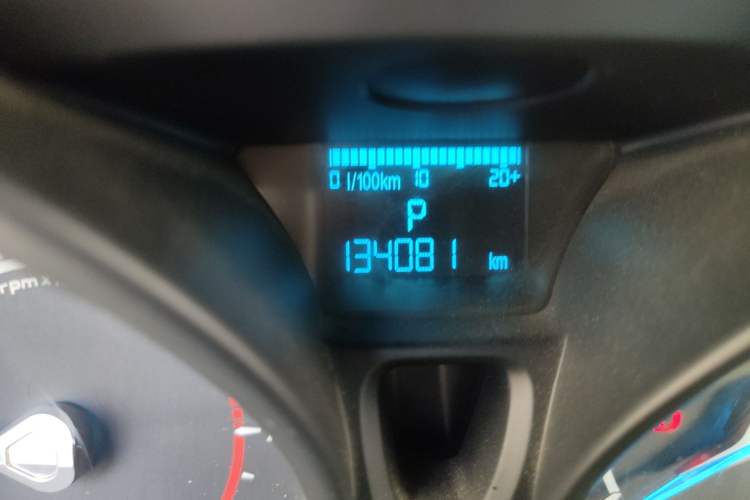 Used Ford EcoSport 2013 1.5L Automatic Fashion Model Odometer Close Up