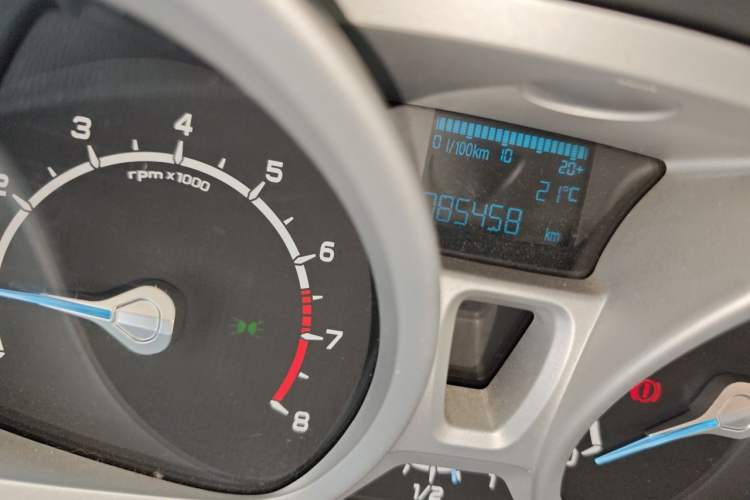 Used Ford EcoSport 2013 1.0L GTDi Manual Luxury Model Odometer Close Up