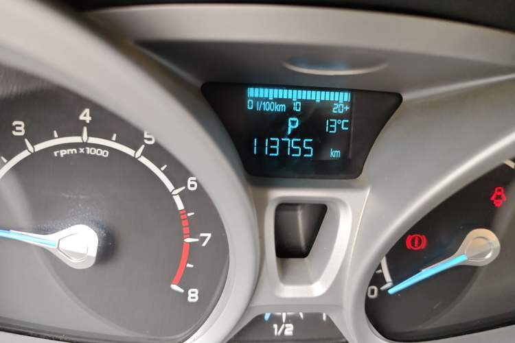 Used Ford EcoSport 2013 1.5L Automatic Fashion Model Odometer Close Up
