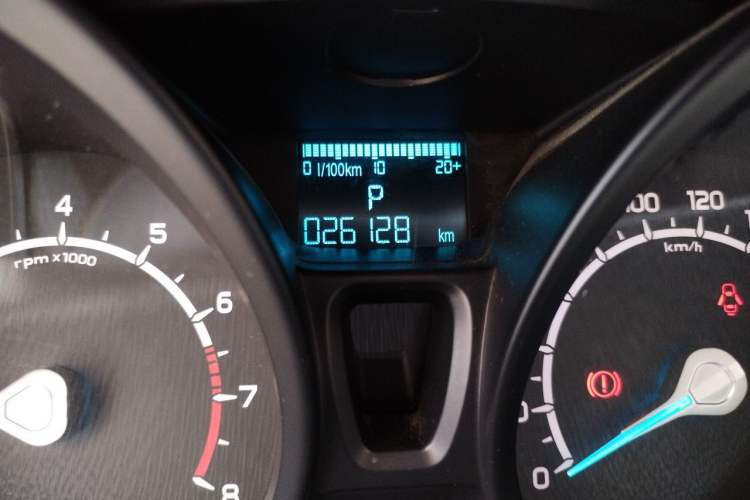 Used Ford EcoSport 2013 1.5L Automatic Fashion Model Odometer Close Up