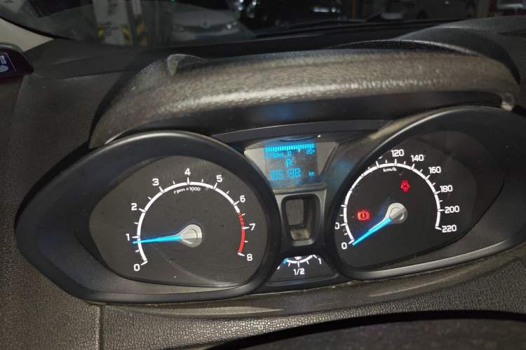 Used Ford EcoSport 2013 1.5L Automatic Fashion Model Odometer Close Up