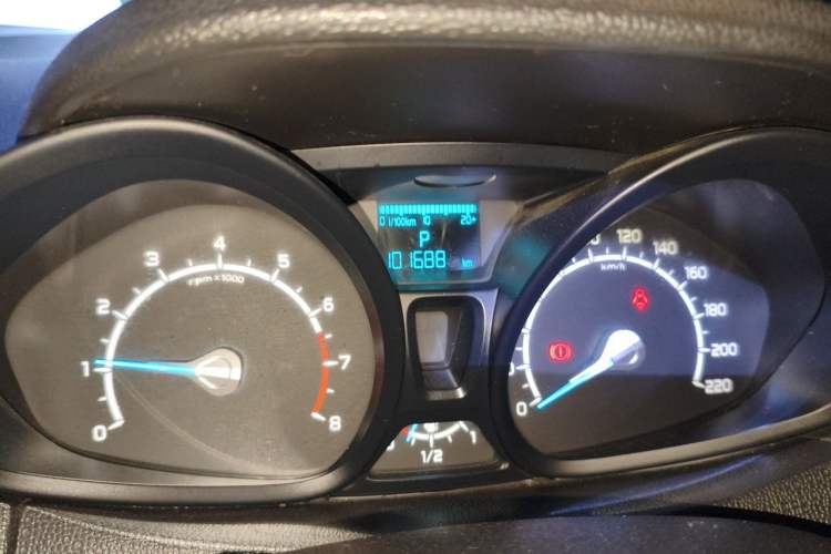 Used Ford EcoSport 2013 1.5L Automatic Fashion Model Odometer Close Up