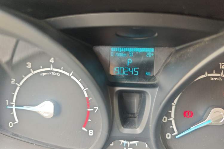 Used Ford EcoSport 2013 1.5L Automatic Fashion Model Odometer Close Up