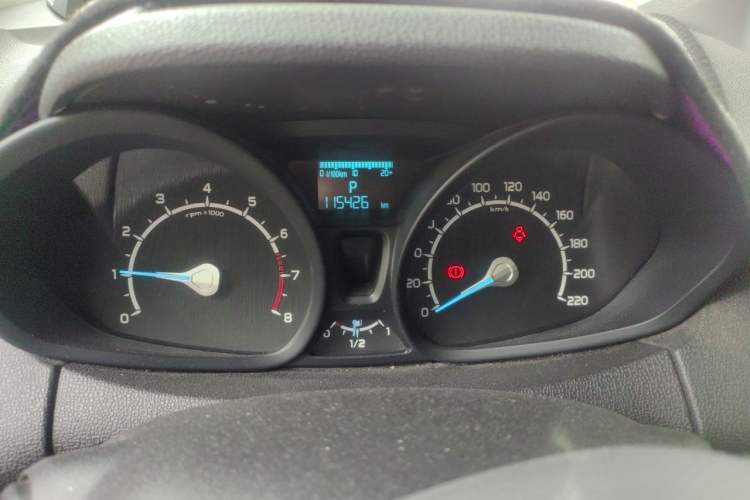 Used Ford EcoSport 2013 1.5L Automatic Fashion Model Odometer Close Up