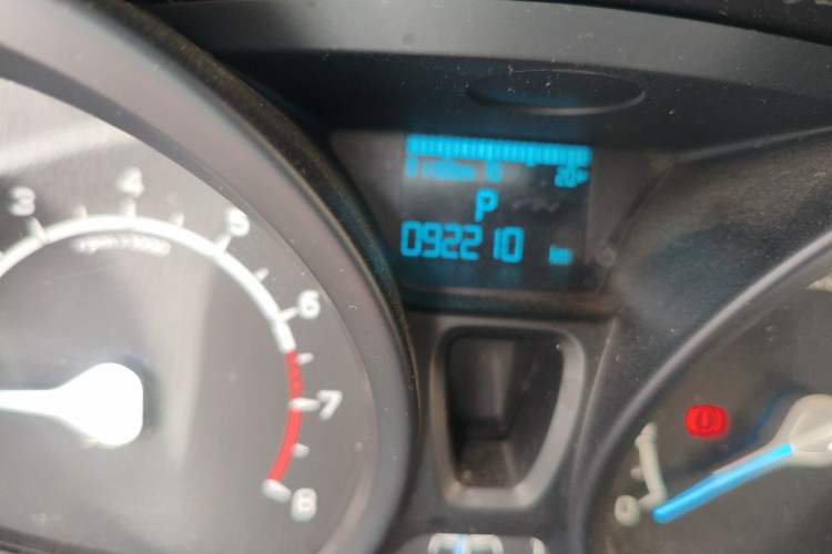 Used Ford EcoSport 2013 1.5L Automatic Fashion Model Odometer Close Up