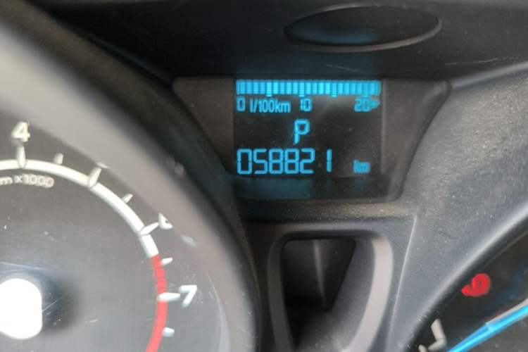 Used Ford EcoSport 2013 1.5L Automatic Fashion Model Odometer Close Up