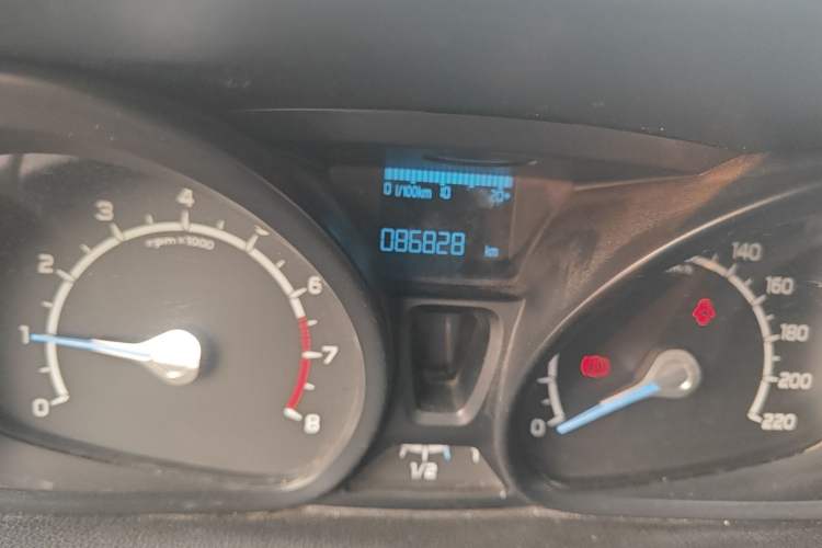 Used Ford EcoSport 2013 1.5L Manual Fashion Model Odometer Close Up