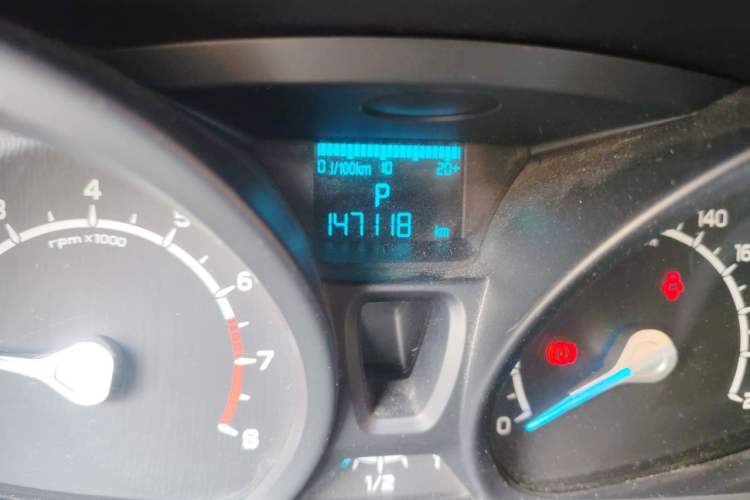 Used Ford EcoSport 2013 1.5L Automatic Fashion Model Odometer Close Up