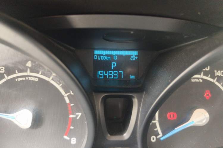 Used Ford EcoSport 2013 1.5L Automatic Fashion Model Odometer Close Up