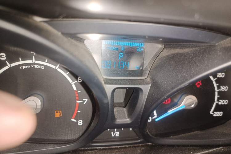 Used Ford EcoSport 2013 1.5L Automatic Fashion Model Odometer Close Up