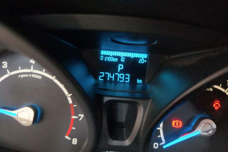 Used Ford EcoSport 2013 1.5L Automatic Fashion Model Odometer Close Up