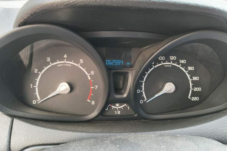 Used Ford EcoSport 2013 1.5L Automatic Fashion Model Odometer Close Up