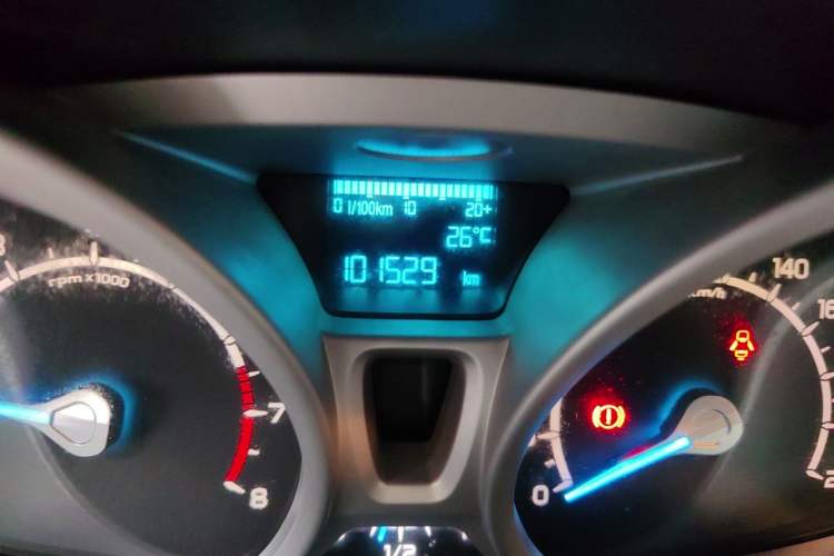 Used Ford EcoSport 2013 1.0L GTDi Manual Luxury Model Odometer Close Up