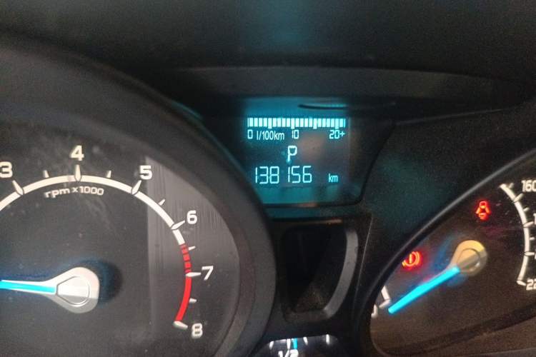 Used Ford EcoSport 2013 1.5L Automatic Fashion Model Odometer Close Up