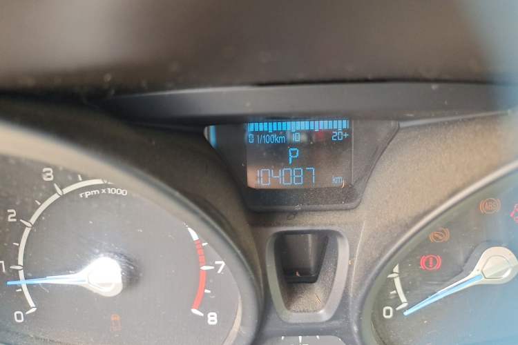 Used Ford EcoSport 2013 1.5L Automatic Fashion Model Odometer Close Up