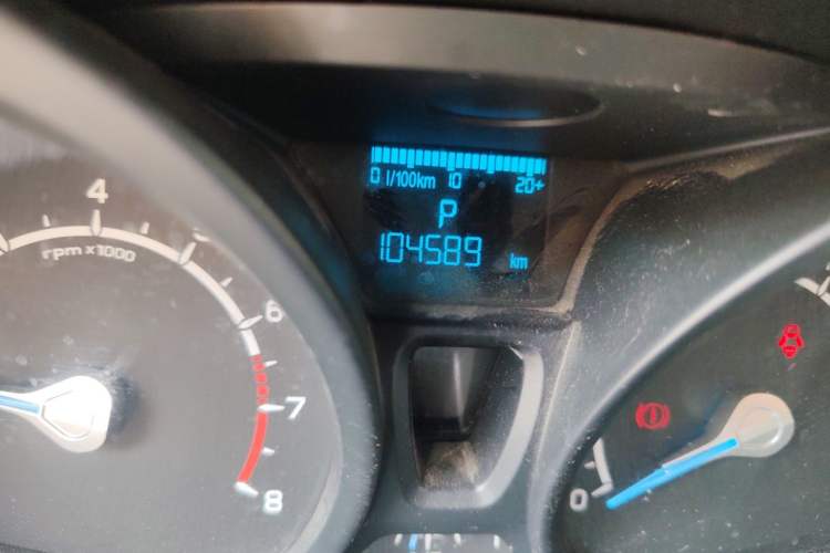 Used Ford EcoSport 2013 1.5L Automatic Fashion Model Odometer Close Up