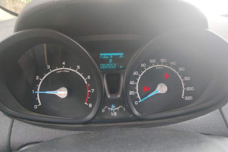 Used Ford EcoSport 2013 1.5L Automatic Fashion Model Odometer Close Up