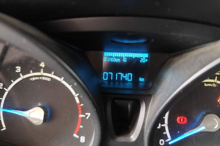 Used Ford EcoSport 2013 1.5L Manual Fashion Model Odometer Close Up