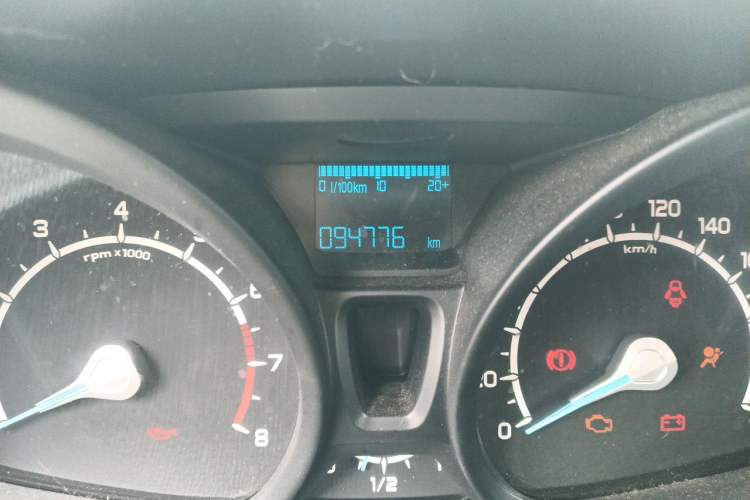 Used Ford EcoSport 2013 1.5L Manual Fashion Model Odometer Close Up