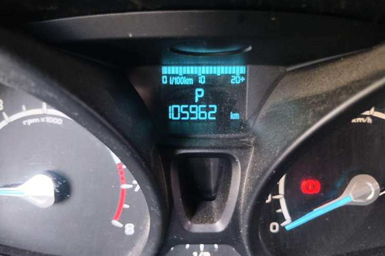Used Ford EcoSport 2013 1.5L Automatic Fashion Model Odometer Close Up