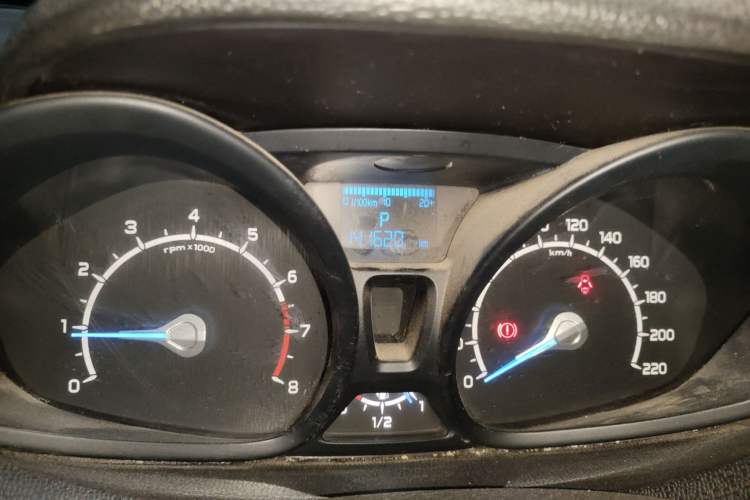 Used Ford EcoSport 2013 1.5L Automatic Fashion Model Odometer Close Up