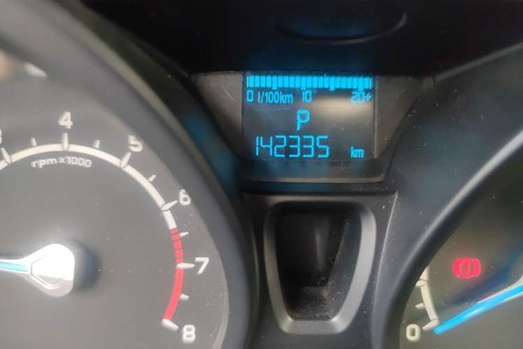 Used Ford EcoSport 2013 1.5L Automatic Fashion Model Odometer Close Up